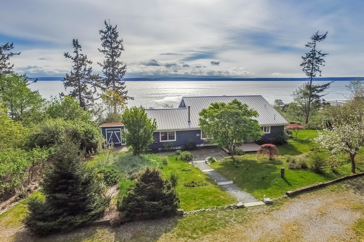 Featured as "Home of the Day" on the Puget Sound Business Journal SeattlebyDesign Condos