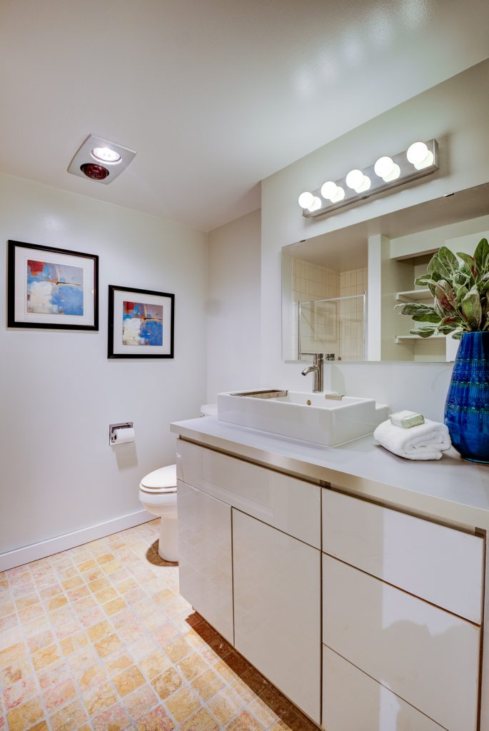 Seattle Condos, Royal Crest Condominiums, 2nd Bathroom