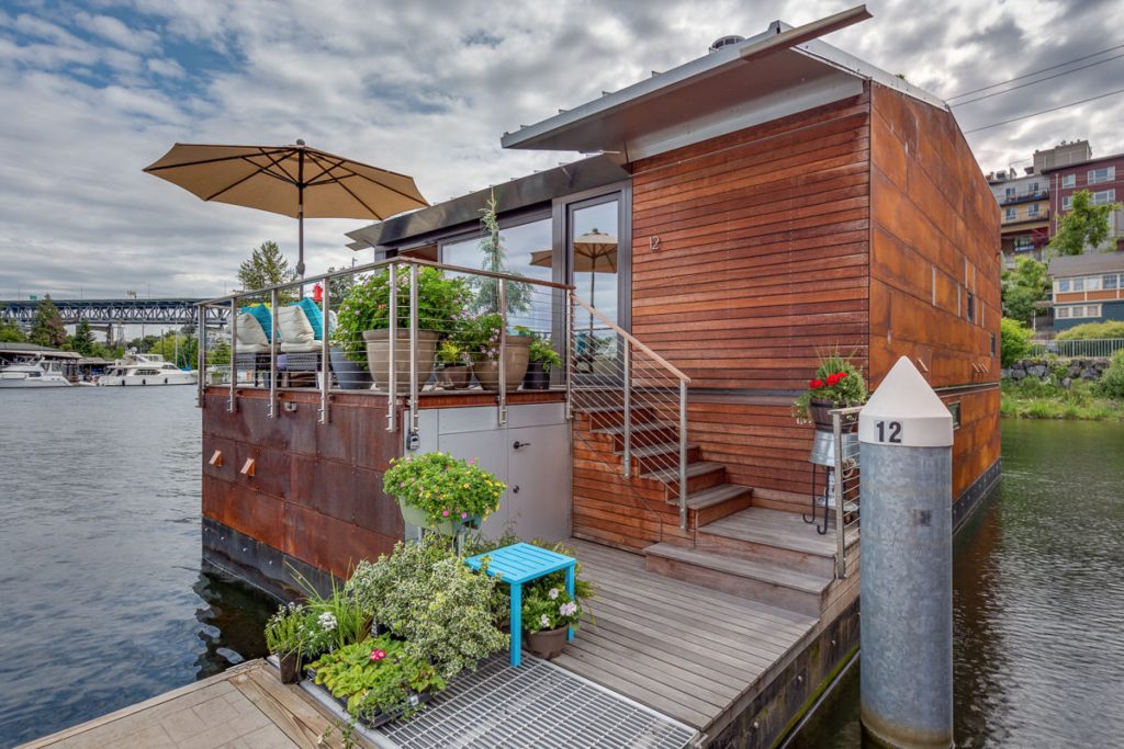 Seattle Floating Homes, Ward's Cove #12, Entry