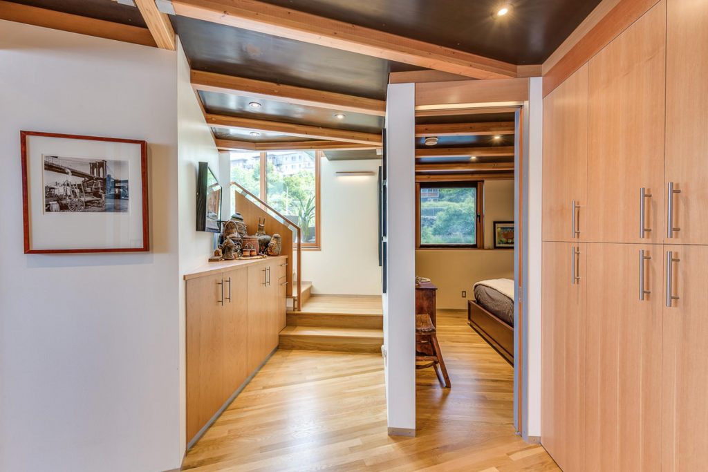 Seattle Floating Homes, Ward's Cove #12, Hallway