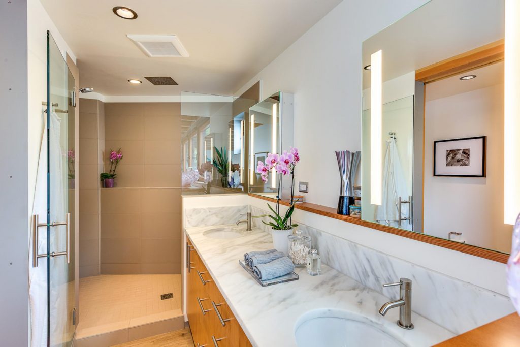Seattle Floating Homes, Ward's Cove #12, Master Bathroom