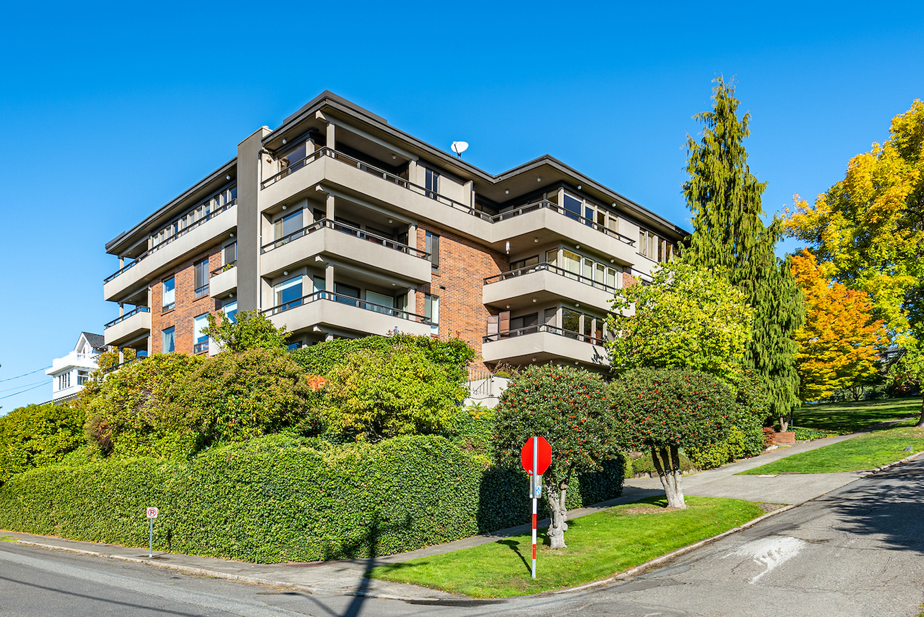 Modern Queen Anne Condo SeattlebyDesign Condos & Lofts, Houseboats